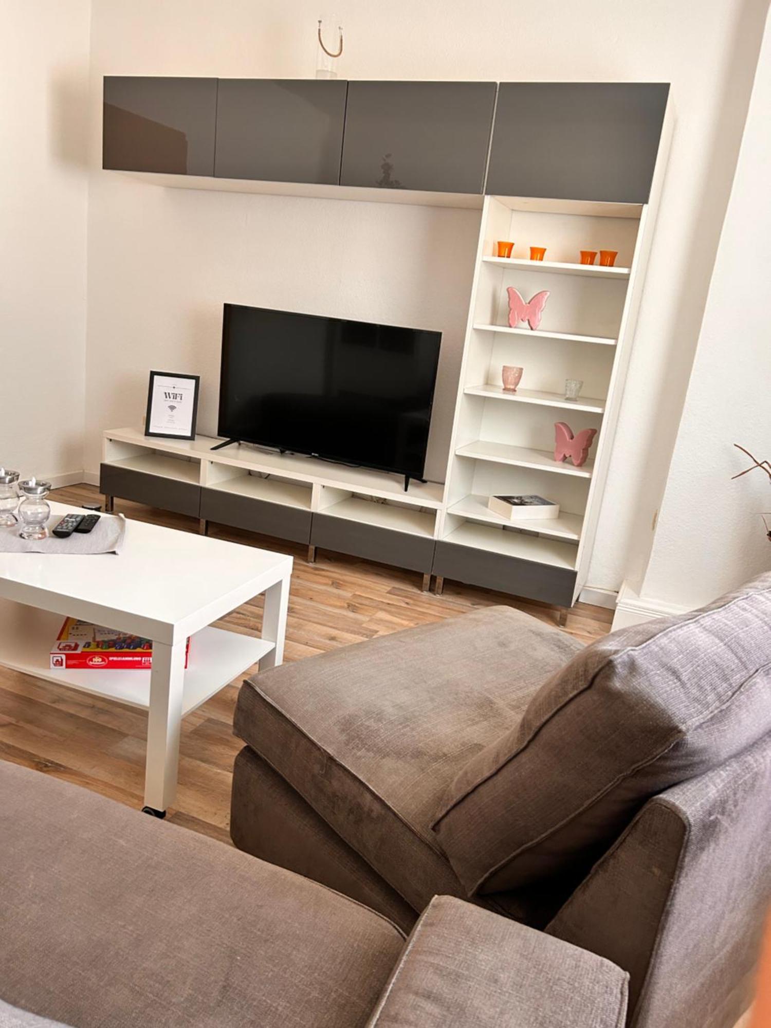 Schoene 2 Raum-wohnung In *